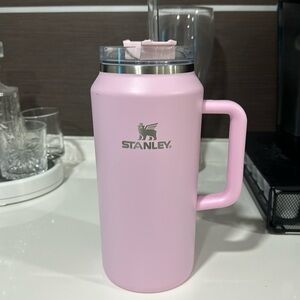 60 oz Blush Pink Stanley never used